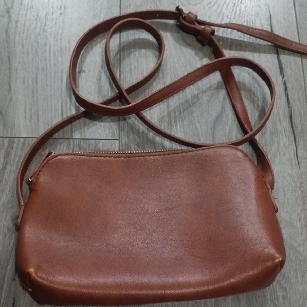 Universal Thread Tan Crossbody Bag